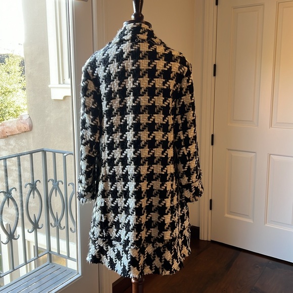 Alice and Olivia A/line coat in black and white lined, 2 pockets great condition - Picture 3 of 13